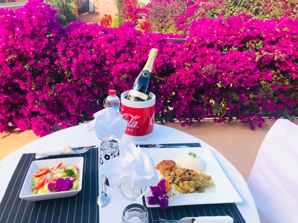 Petite Flower Guest House Talata-maty 외부 사진